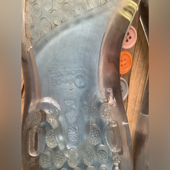 EUC vintage buttons jelly thongs sandals - Picture 10 of 10